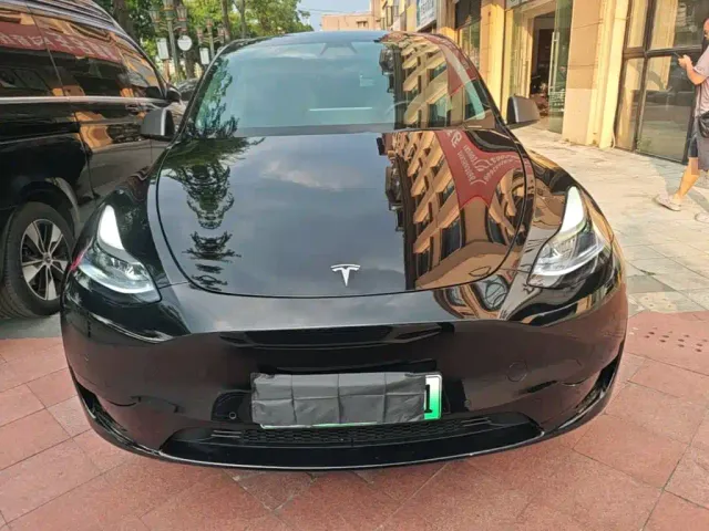 Tesla Model Y — Фото автомобиля 2