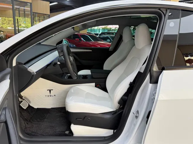 Tesla Model Y — Фото автомобиля 19