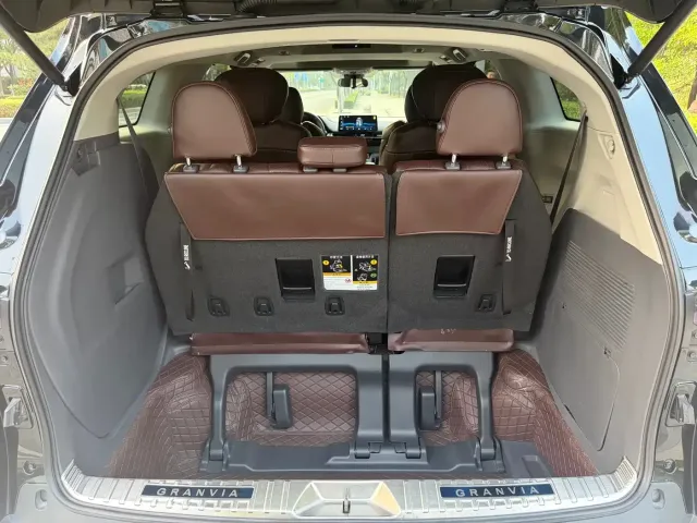 Toyota Granvia — Фото автомобиля 17