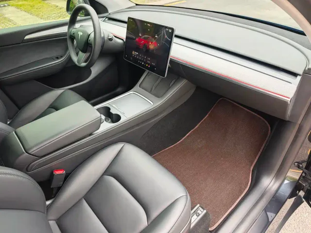 Tesla Model Y — Фото автомобиля 18