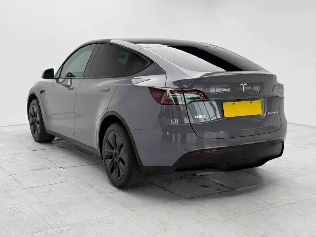 Tesla Model Y — Фото автомобиля 4