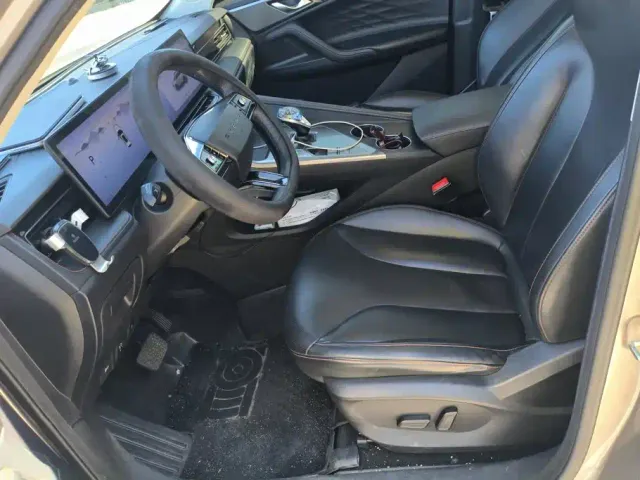 Roewe RX5 — Фото автомобиля 9