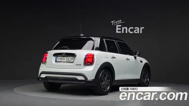 Mini Cooper Cooper 5 дверей Classic — Фото автомобиля 2