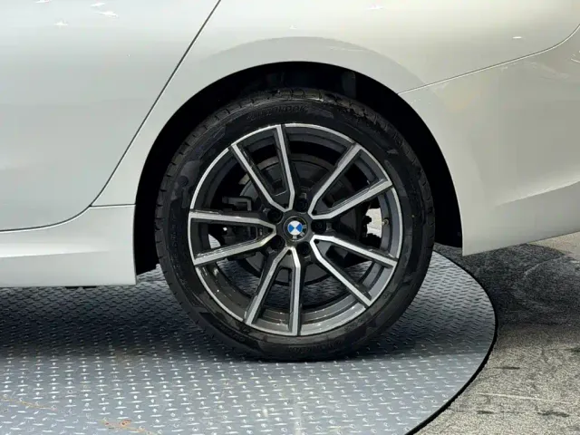 BMW BMW 3 Series 2022 325Li xDrive M Sport Package — Фото автомобиля 9