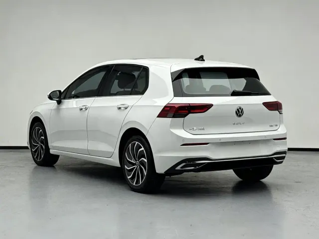 Volkswagen Golf — Фото автомобиля 5