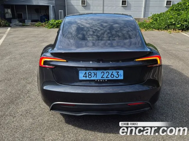 Tesla Model 3 — Фото автомобиля 4