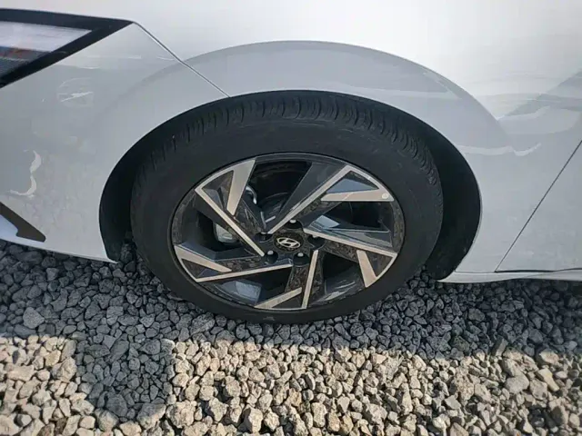 Hyundai Elantra — Фото автомобиля 22