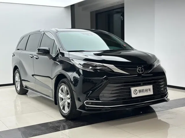 Toyota Sienna — Фото автомобиля 2
