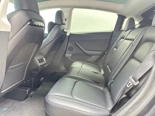 Tesla Model Y — Фото автомобиля 8