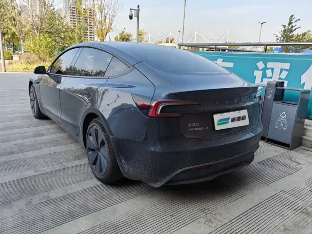 Tesla Model 3 — Фото автомобиля 3
