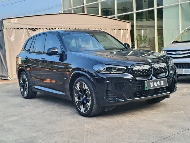BMW iX3 — Фото автомобиля 2