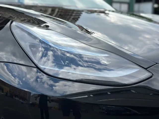 Tesla Model 3 — Фото автомобиля 4