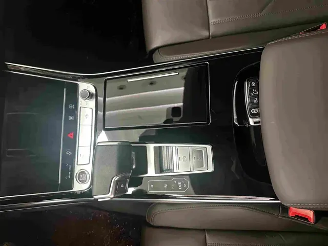 Audi A8 — Фото автомобиля 10
