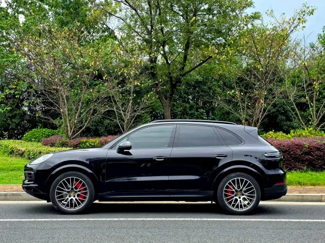 Porsche Cayenne — Фото автомобиля 4