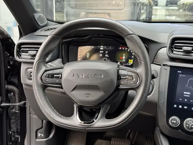 Lynk & Co 03 — Фото автомобиля 14