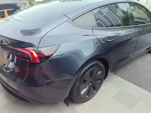 Tesla Model 3 — Фото автомобиля 6