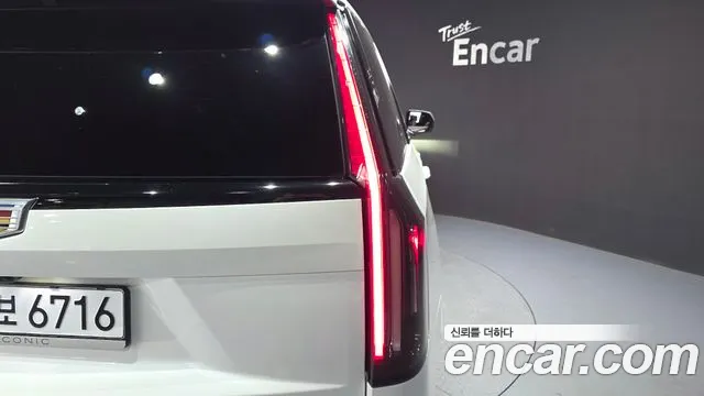 Cadillac Escalade Generation 5 — Фото автомобиля 23