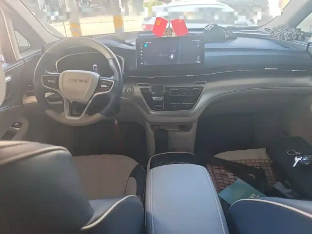 Roewe iMAX8 — Фото автомобиля 12
