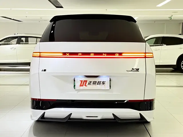 Xpeng X9 — Фото автомобиля 6