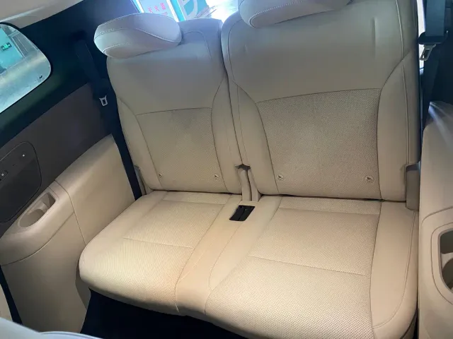 Li Auto i8 — Фото автомобиля 7