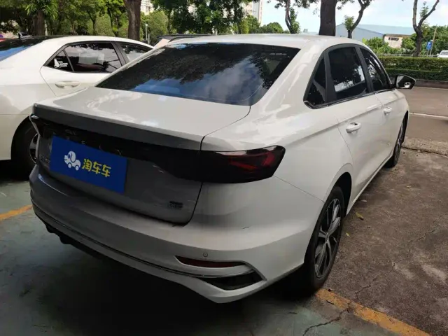 Geely Emgrand — Фото автомобиля 3