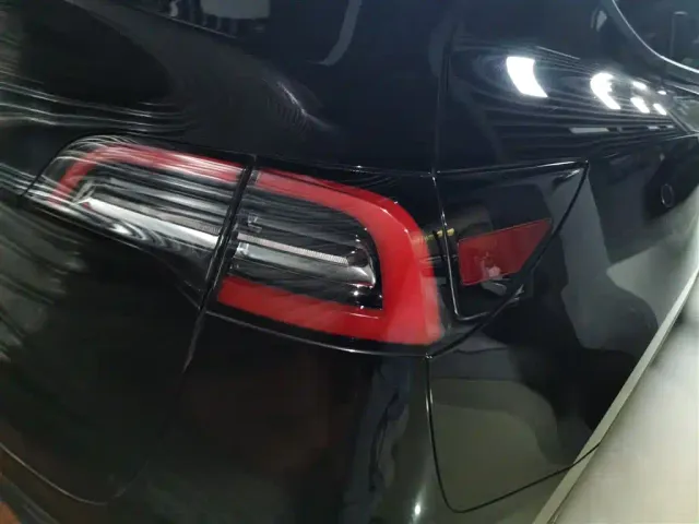 Tesla Model Y — Фото автомобиля 23