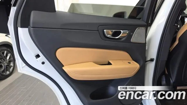 Volvo XC60 Generation 2 — Фото автомобиля 25