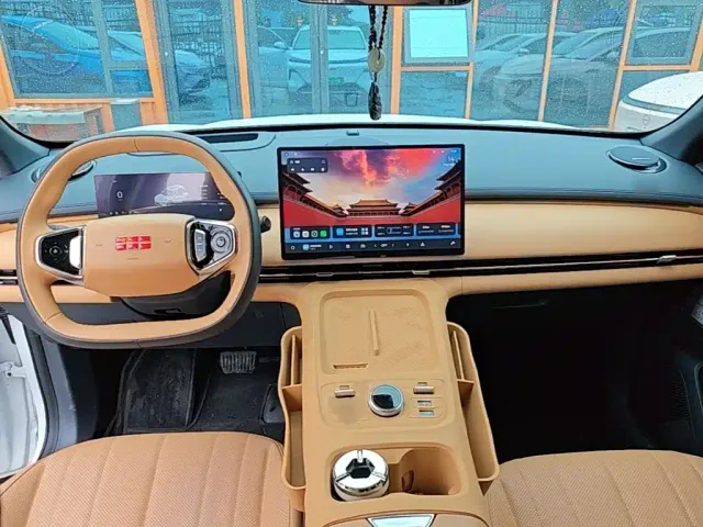 Geely Galaxy Starship 7 EM-i — Фото автомобиля 9
