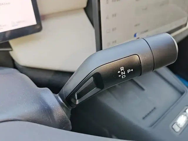 Volvo XC70 Plug-in Hybrid — Фото автомобиля 13