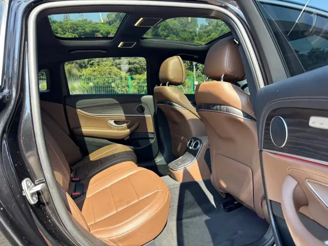 Mercedes-Benz E-Class — Фото автомобиля 12