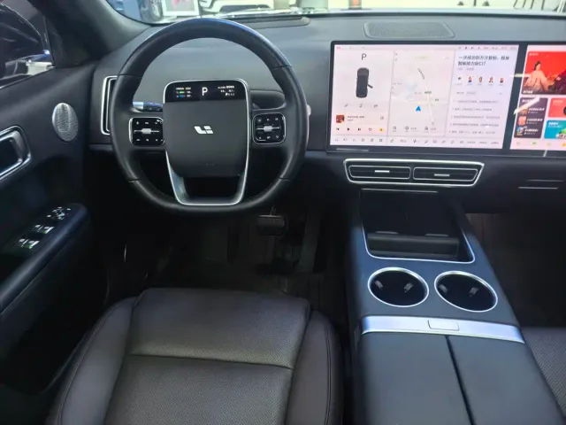 Li Auto L8 — Фото автомобиля 9