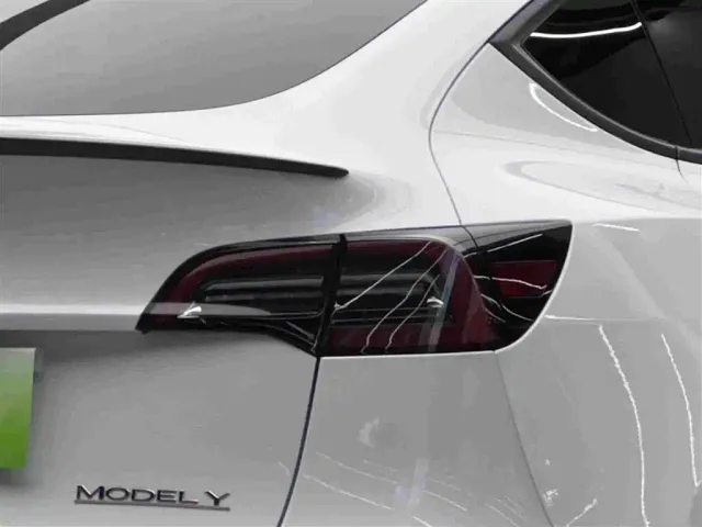 Tesla Model Y — Фото автомобиля 6