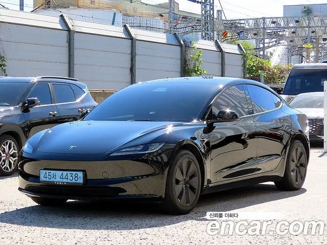Tesla Model 3 — Фото автомобиля 2