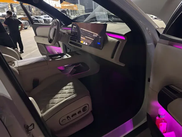 Li Auto L8 — Фото автомобиля 7