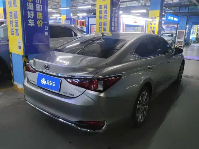 Lexus ES — Фото автомобиля 3