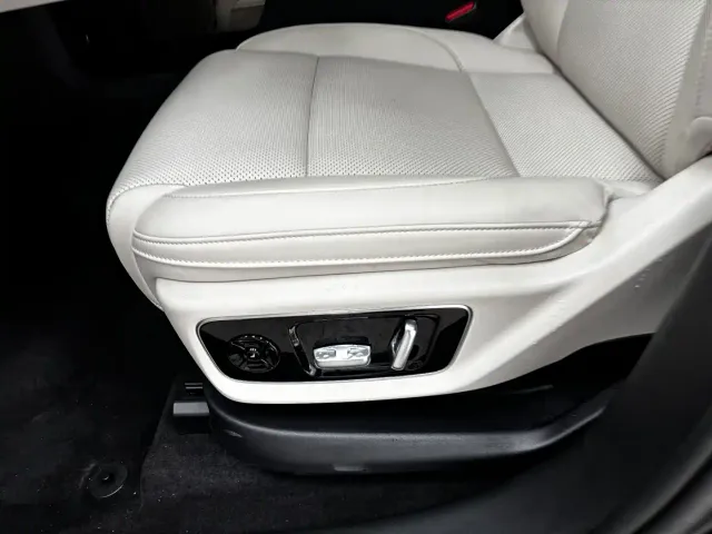 Li Auto L7 — Фото автомобиля 13