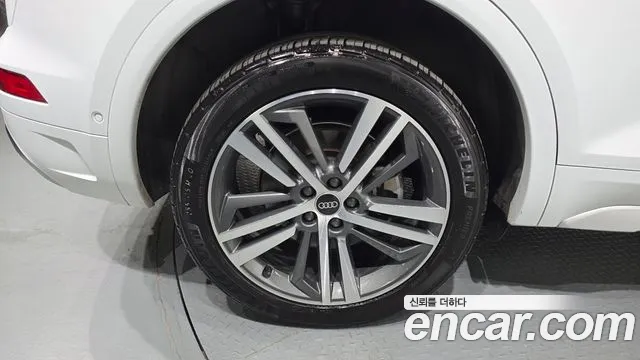 Audi Q5 45 TFSI quattro Premium — Фото автомобиля 5