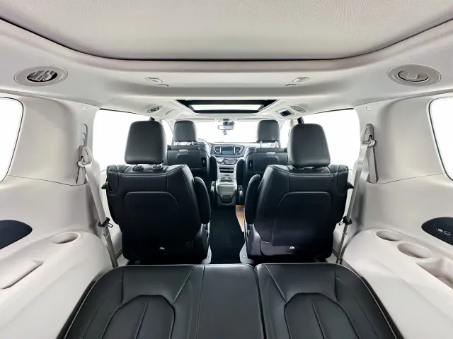 Chrysler Grand Caravan PHEV — Фото автомобиля 13