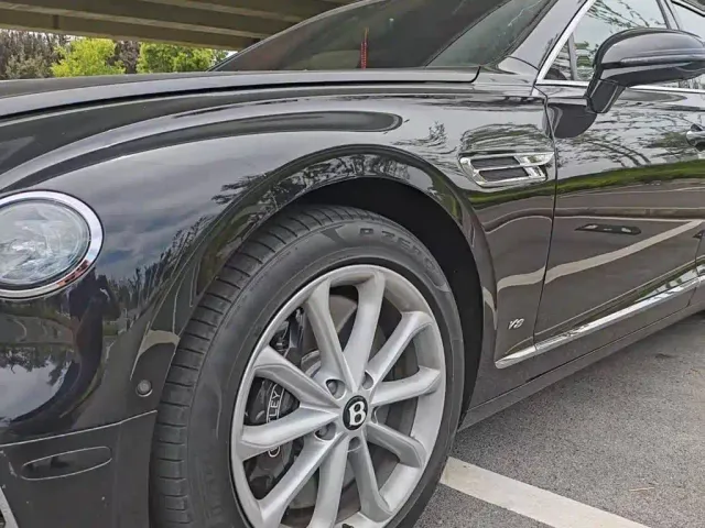 Bentley Flying Spur — Фото автомобиля 6
