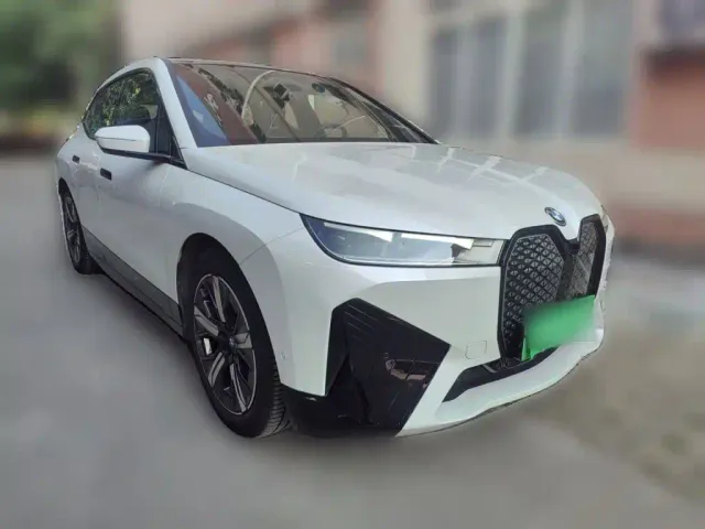 BMW iX — Фото автомобиля 3