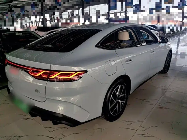 BYD Qin L — Фото автомобиля 6