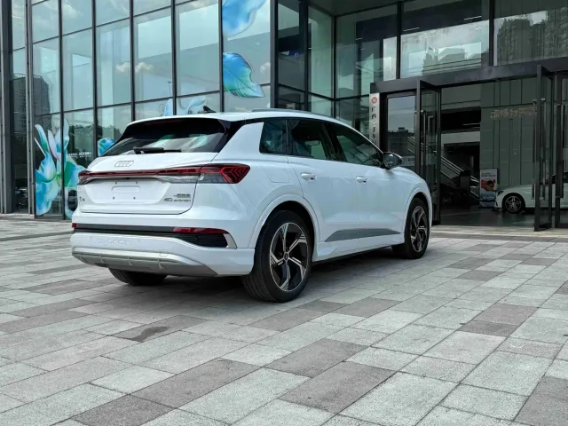 Audi Q4 e-tron — Фото автомобиля 4