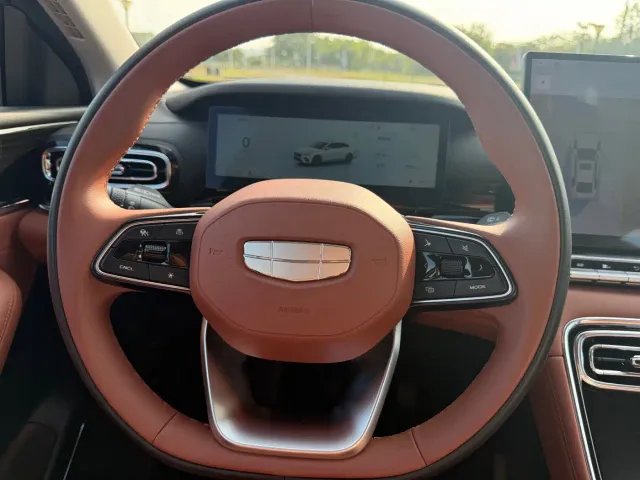 Geely Emgrand — Фото автомобиля 12