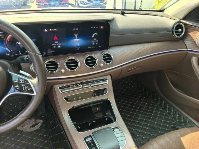 Mercedes-Benz E-Class — Фото автомобиля 14