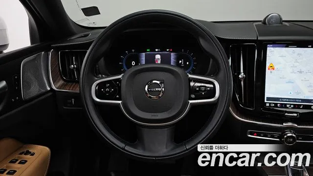 Вольво XC60 — Фото автомобиля 13