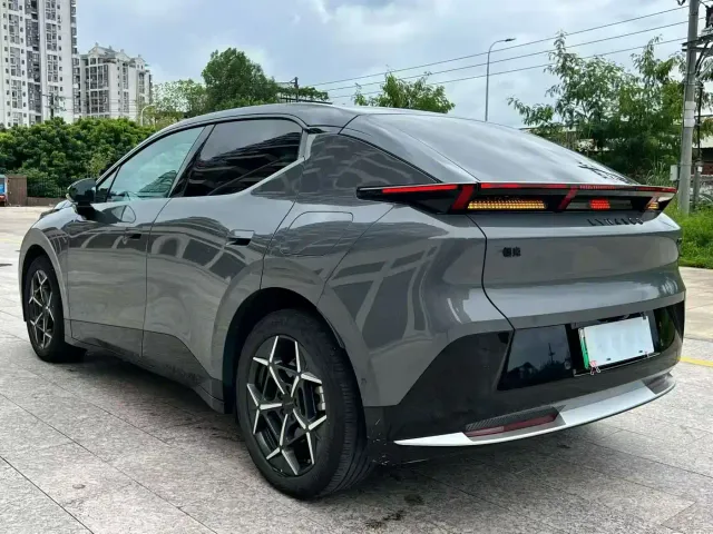 Lynk & Co Z20 — Фото автомобиля 9