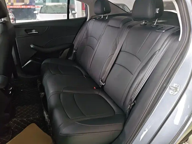 Roewe i5 — Фото автомобиля 16