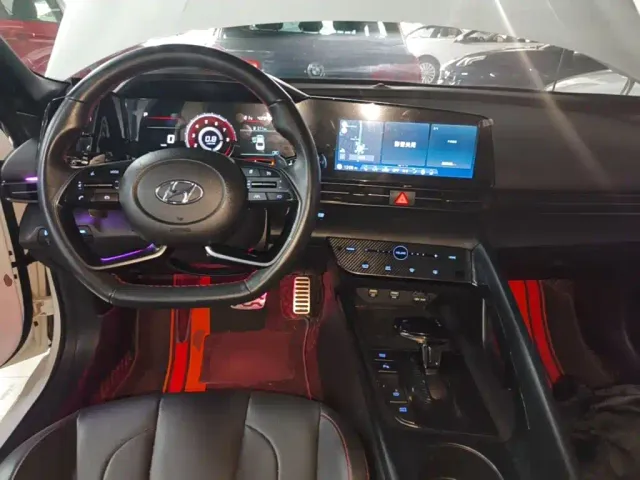Hyundai Elantra — Фото автомобиля 9