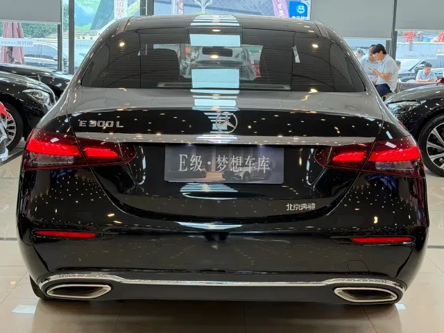 Mercedes-Benz E-Class — Фото автомобиля 18