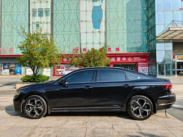 Volkswagen Passat — Фото автомобиля 3